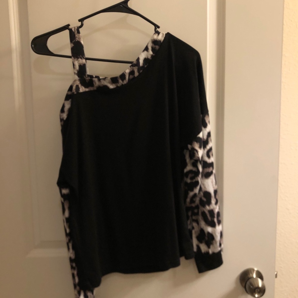 Off-the-shoulder Top